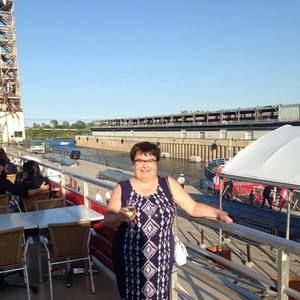 Meet your Posher, Carole